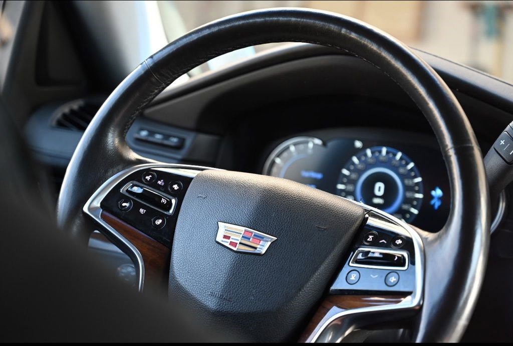 Used 2016 Cadillac Escalade ESV Luxury AWD/4WD image 7