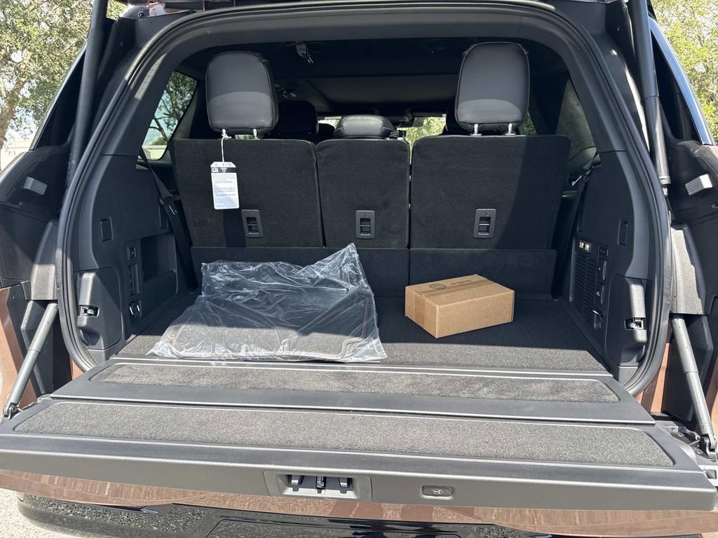 New 2025 Lincoln Navigator Black Label image 11