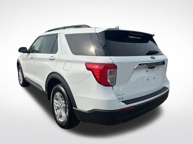Used 2023 Ford Explorer XLT AWD/4WD image 3