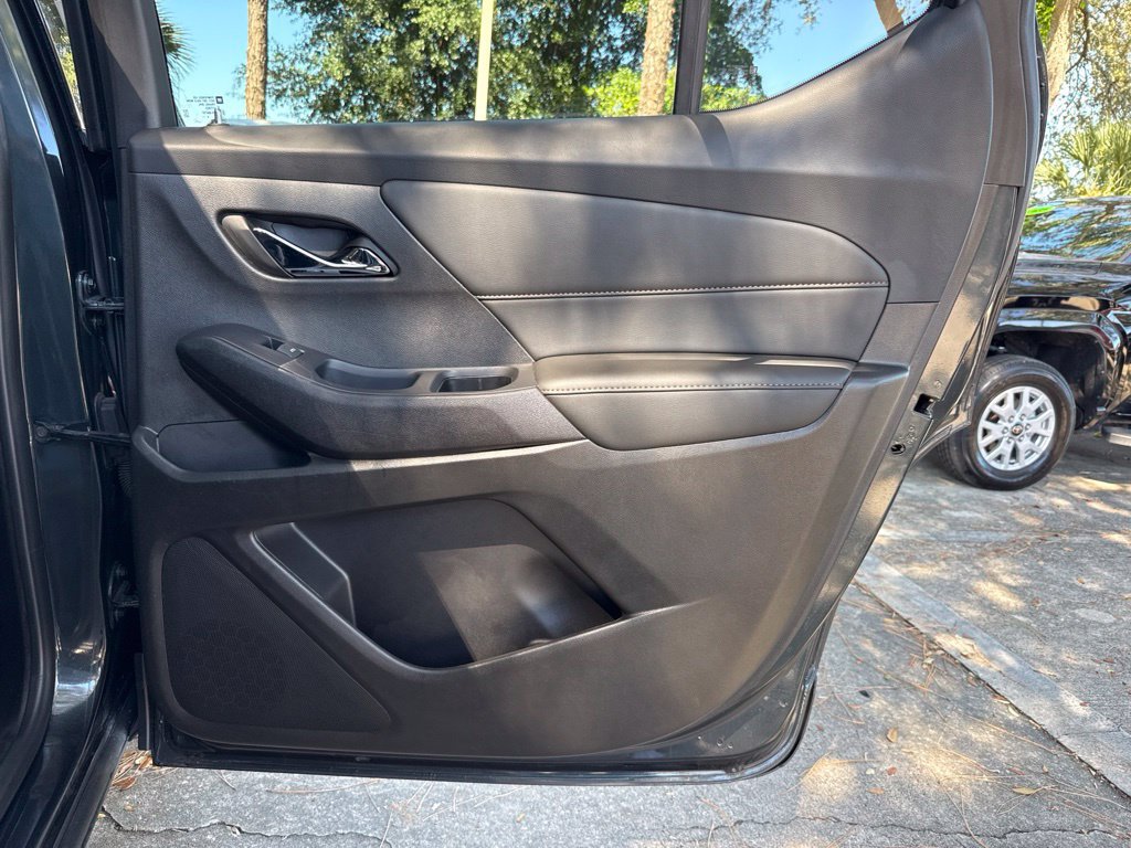 Used 2021 Chevrolet Traverse LT FWD image 19