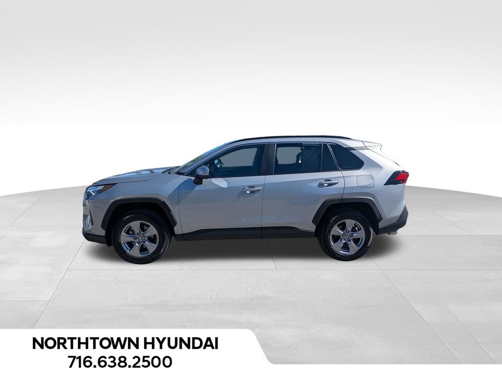 Used 2025 Toyota RAV4 XLE AWD/4WD image 2
