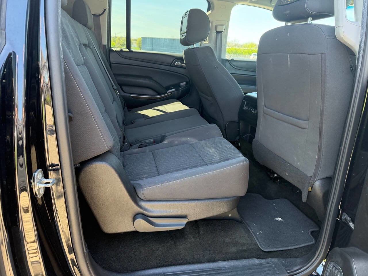 Used 2017 Chevrolet Suburban LS image 16