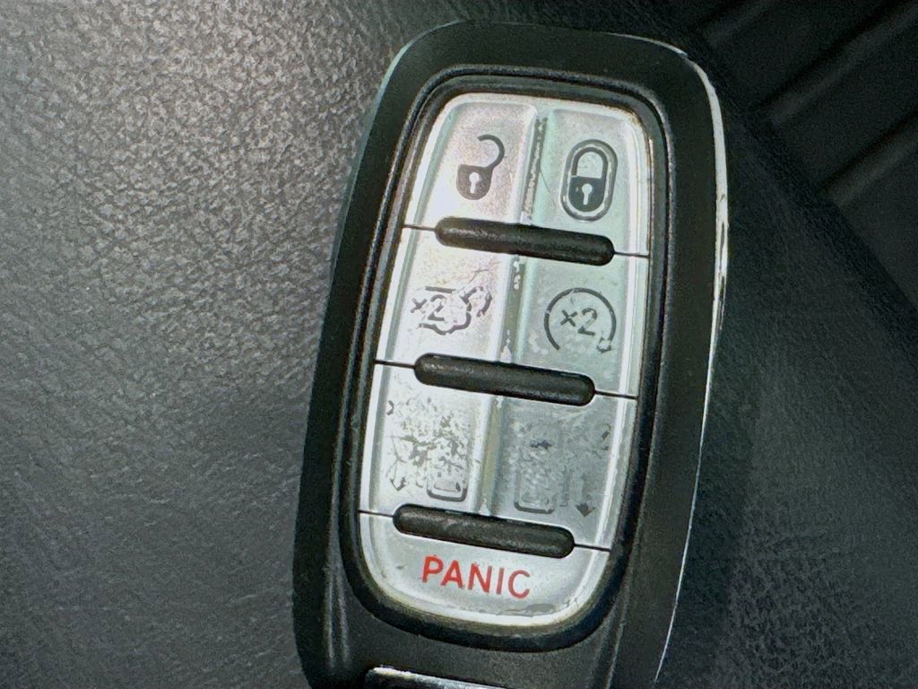 Used 2019 Chrysler Pacifica Touring-L Plus w/ Tire & Wheel Group image 39