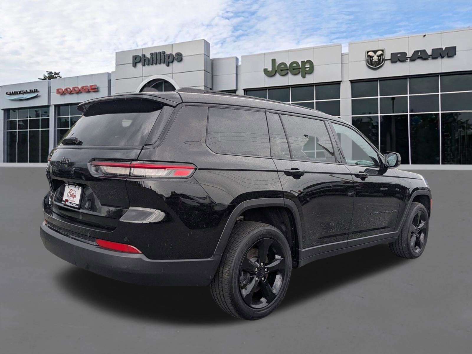 Certified 2024 Jeep Grand Cherokee L Laredo image 3