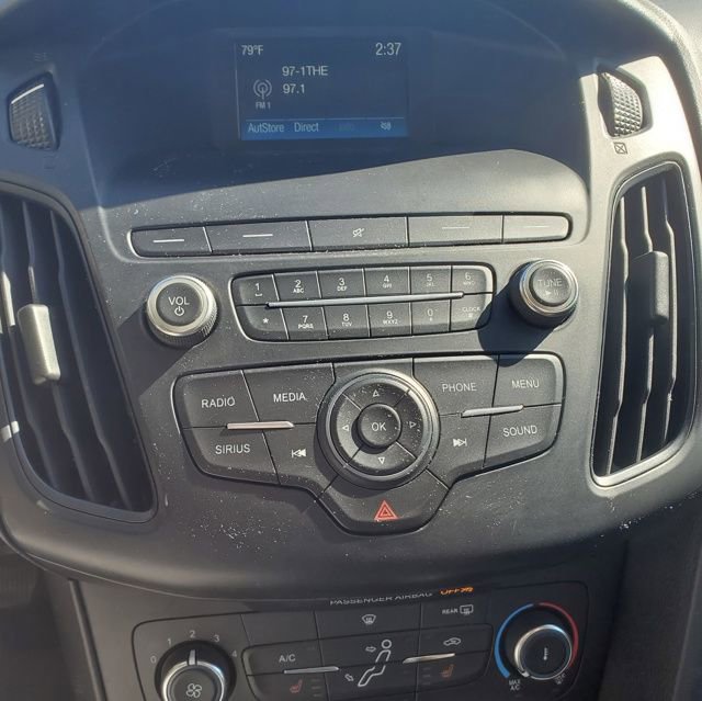 Used 2018 Ford Focus SE w/ Cold Weather Package image 4