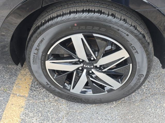 Used 2023 Kia Sorento S image 9