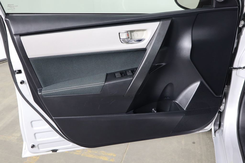 Used 2017 Toyota Corolla LE FWD image 18