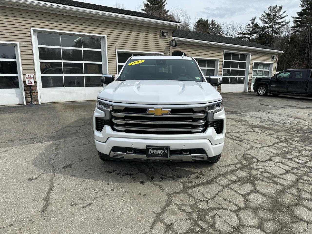 Used 2024 Chevrolet Silverado 1500 High Country w/ Technology Package image 2