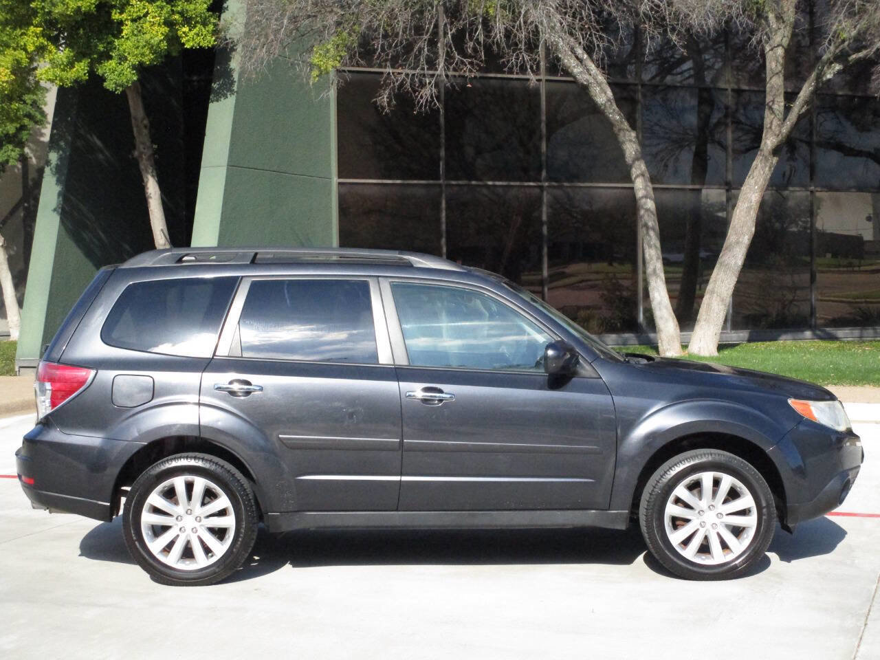 Used 2012 Subaru Forester 2.5X Limited image 3