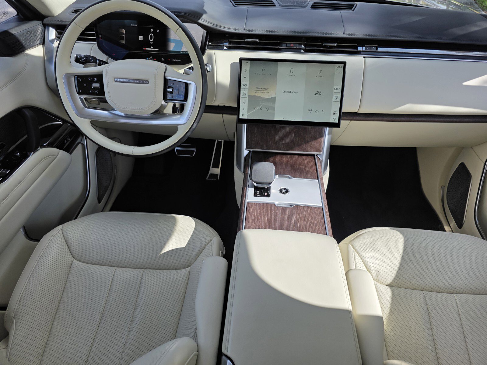Used 2024 Land Rover Range Rover Long Wheelbase Autobiography AWD/4WD image 4