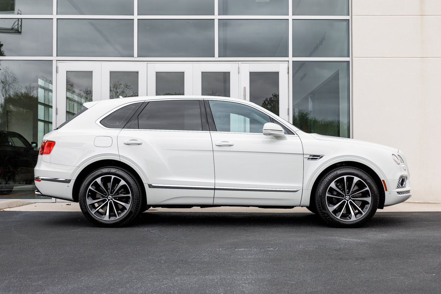 Used 2018 Bentley Bentayga Onyx Edition image 5