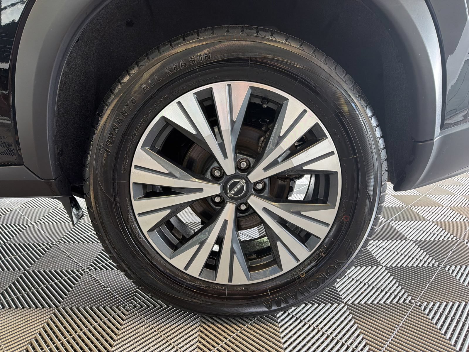Used 2023 Nissan Rogue SV AWD/4WD image 8