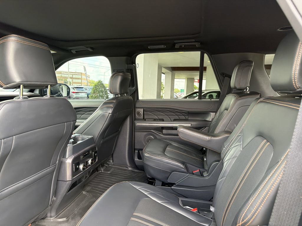 Used 2024 Ford Expedition Platinum RWD image 18