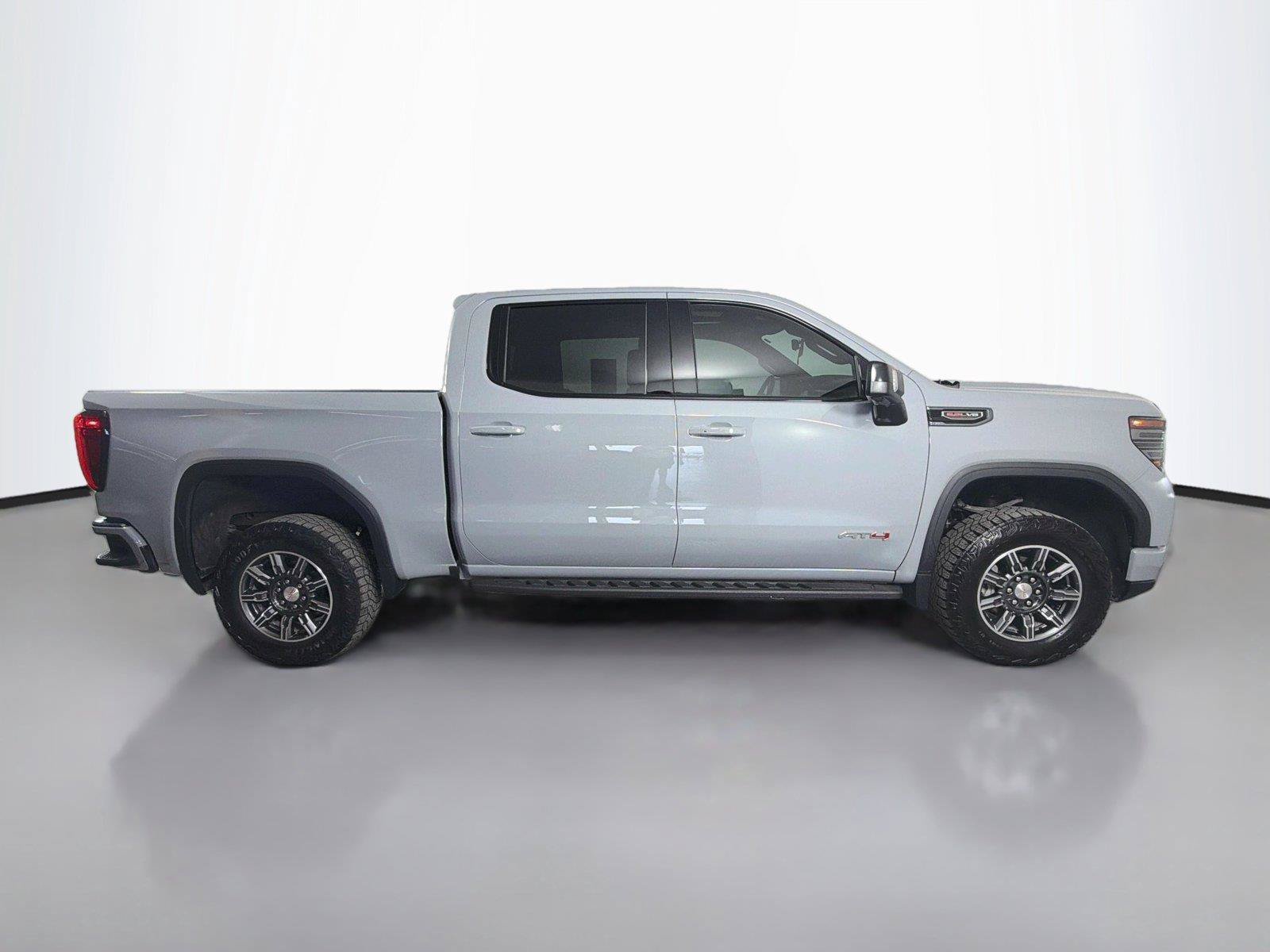 Used 2024 GMC Sierra 1500 AT4 w/ Technology Package AWD/4WD image 4