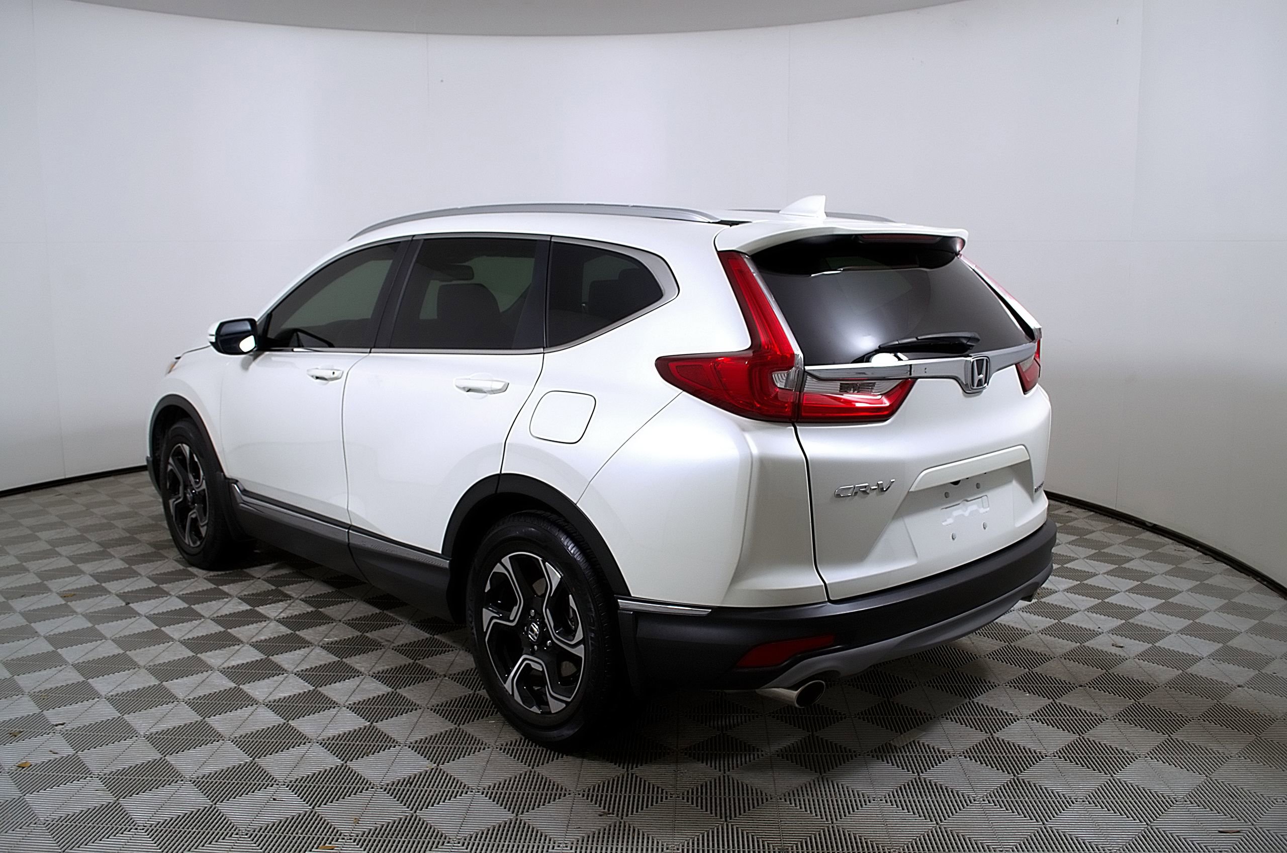 Used 2018 Honda CR-V Touring image 9