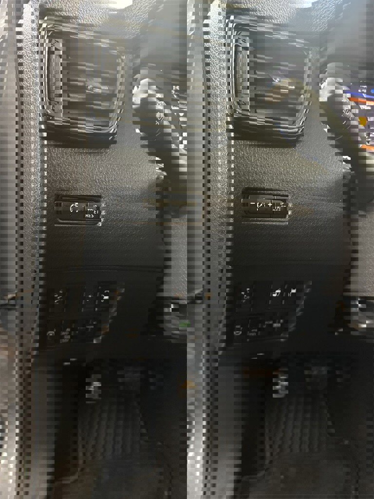 Used 2018 Nissan Rogue SV w/ Sun & Sound Touring Package image 15