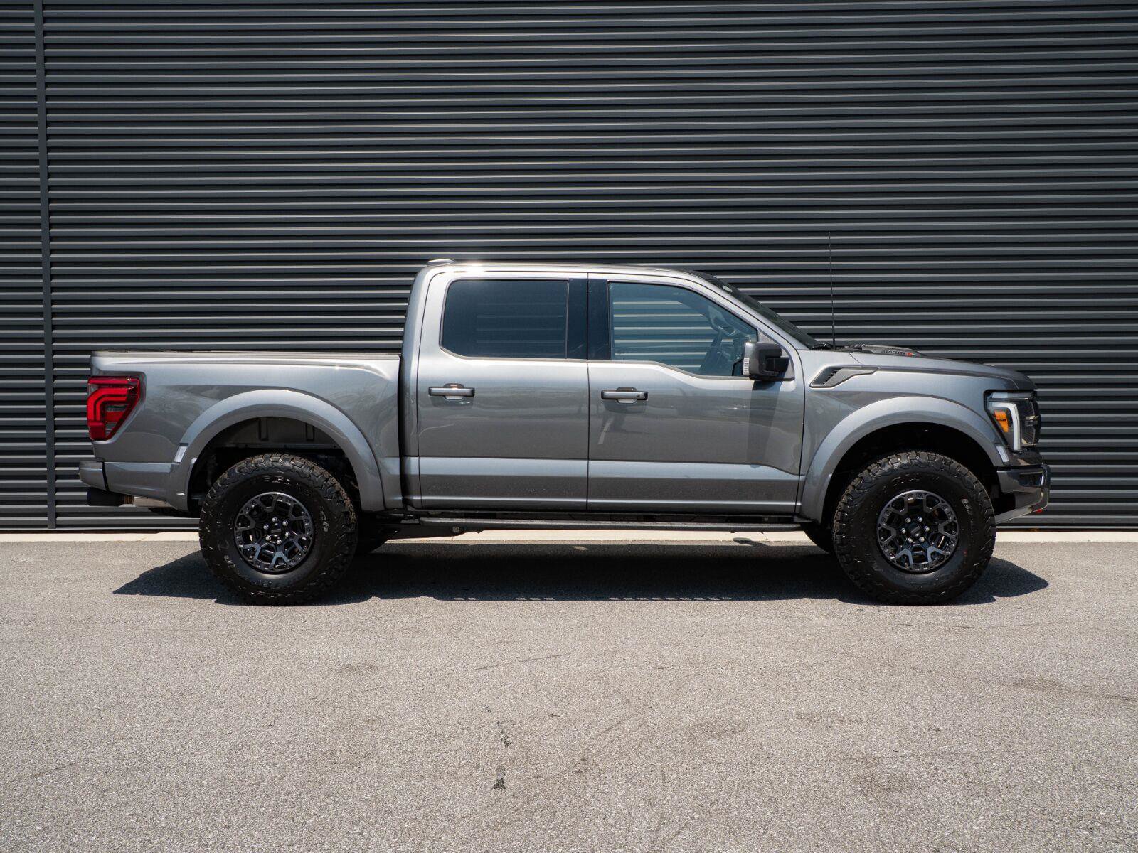 Used 2025 Ford F150 Raptor w/ Equipment Group 803A Raptor R AWD/4WD image 28