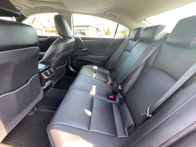 Used 2020 Lexus ES 300h w/ Premium Package FWD image 32