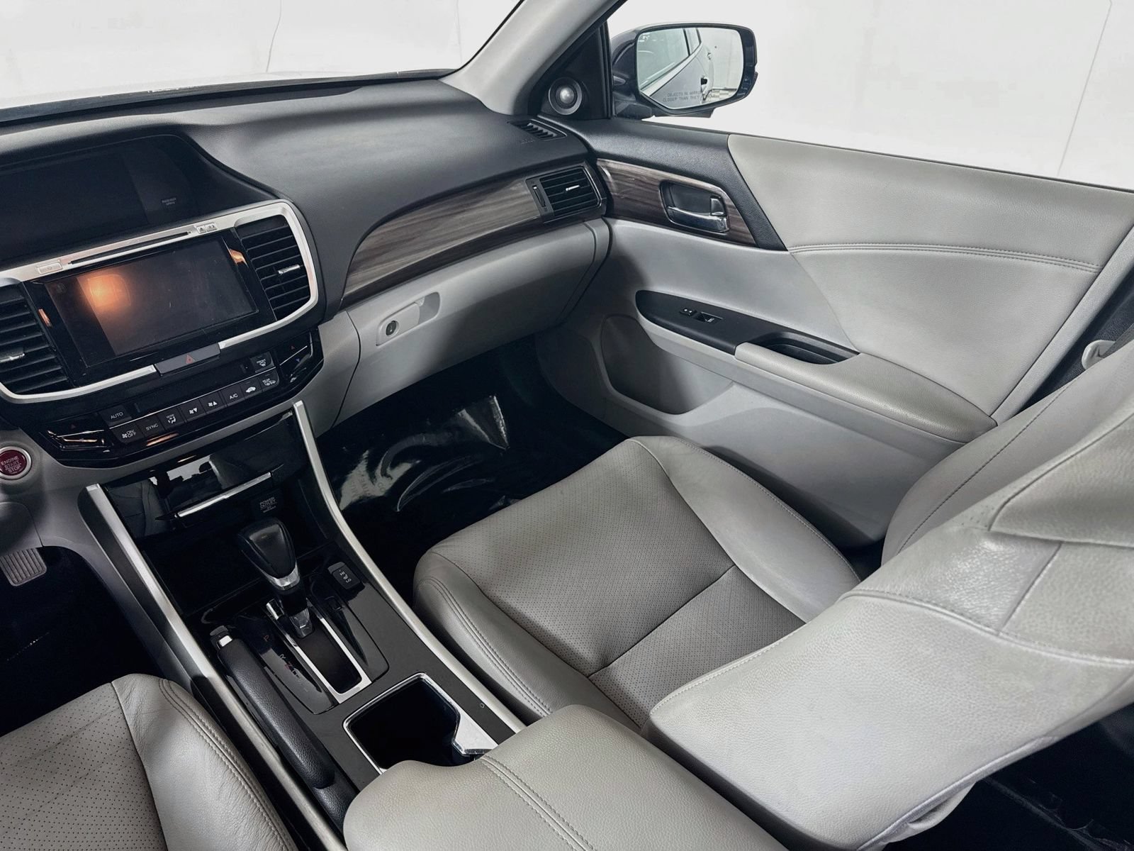 Used 2017 Honda Accord EX-L image 22