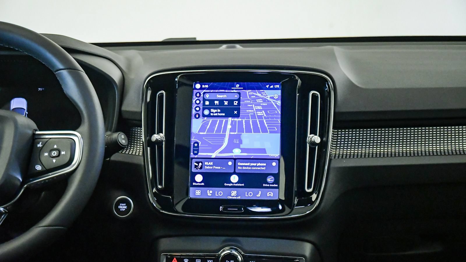 Certified 2023 Volvo XC40 B5 Plus w/ Protection Package Premier AWD/4WD image 14