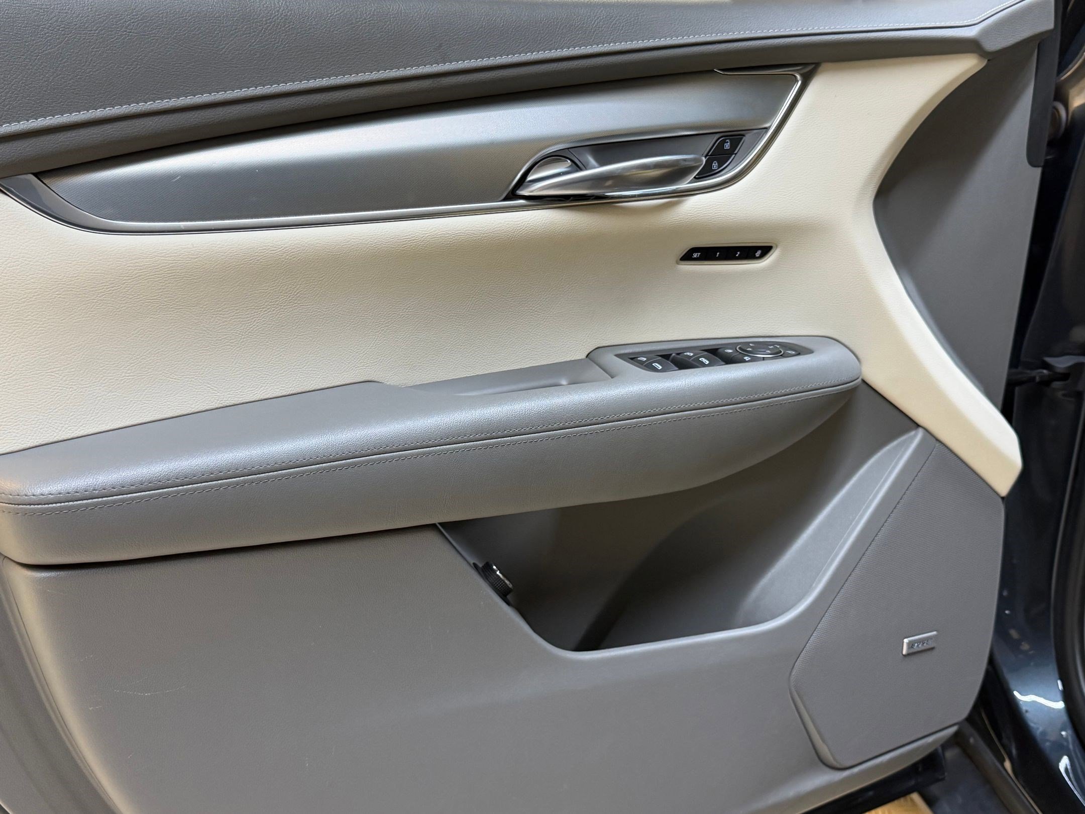 Used 2020 Cadillac XT5 Premium Luxury FWD image 13