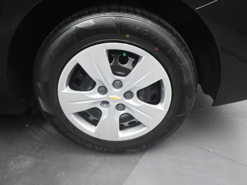 Used 2018 Chevrolet Cruze LS image 16