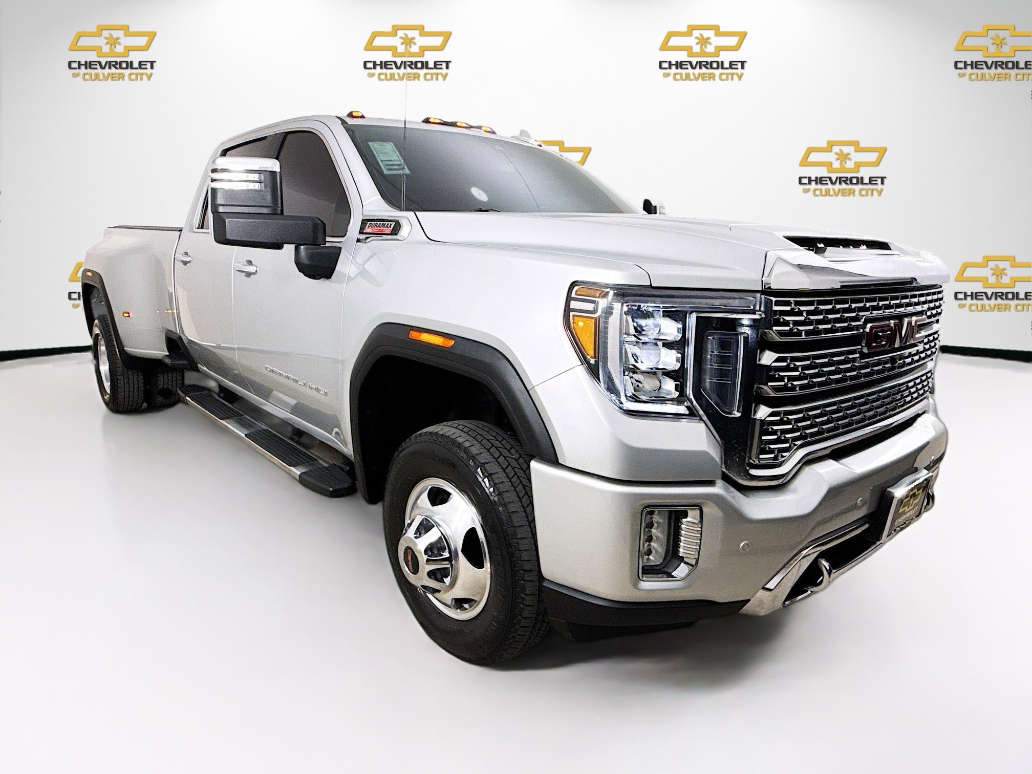 Used 2022 GMC Sierra 3500 Denali image 1