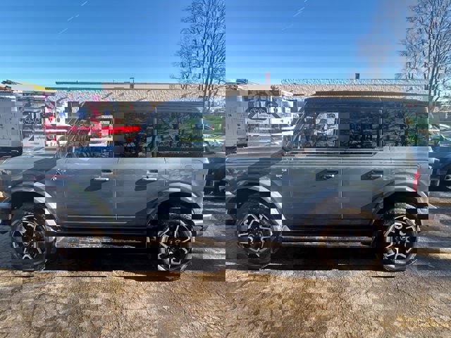 Used 2025 Ford Bronco Outer Banks image 4