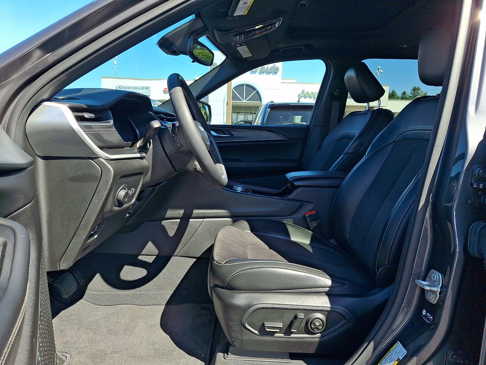 Used 2023 Jeep Grand Cherokee L Laredo AWD/4WD image 14