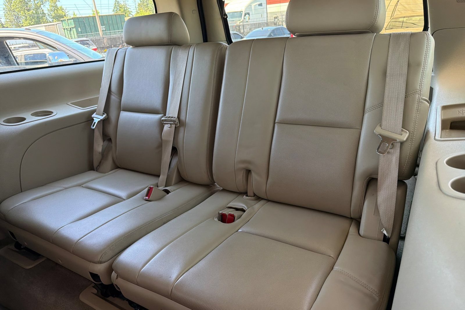 Used 2011 Cadillac Escalade ESV Premium AWD/4WD image 16