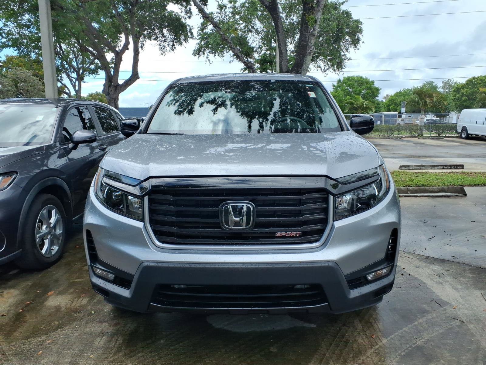 Used 2023 Honda Ridgeline Sport image 2