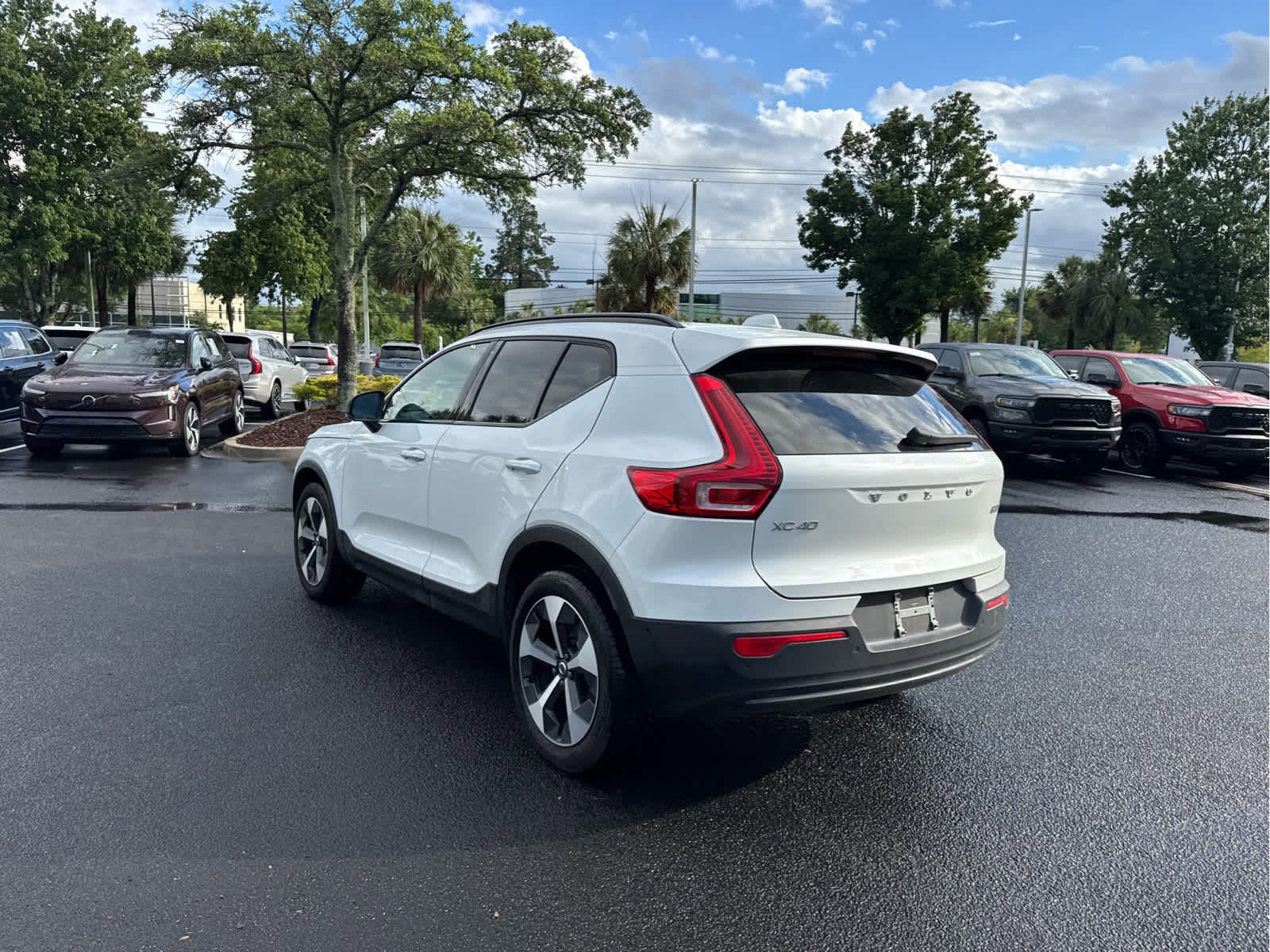 Certified 2025 Volvo XC40 B5 Plus AWD/4WD image 13