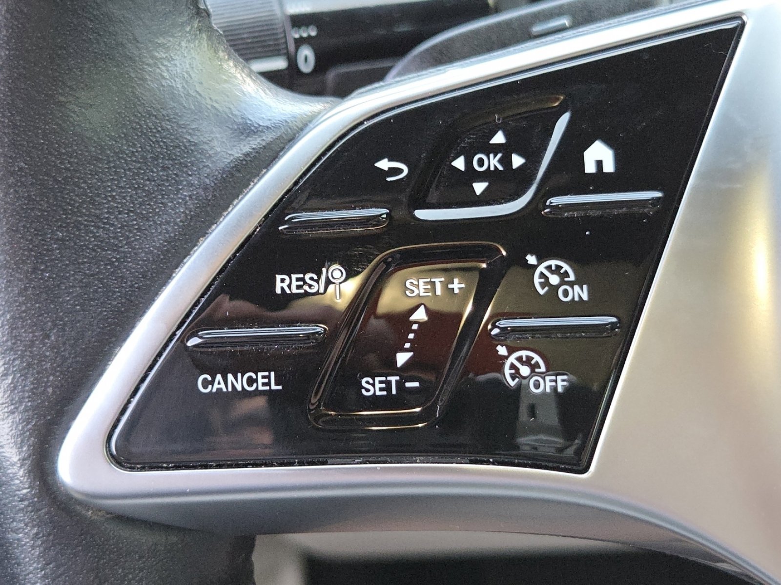 Used 2023 Mercedes-Benz C 300 4MATIC Sedan image 8