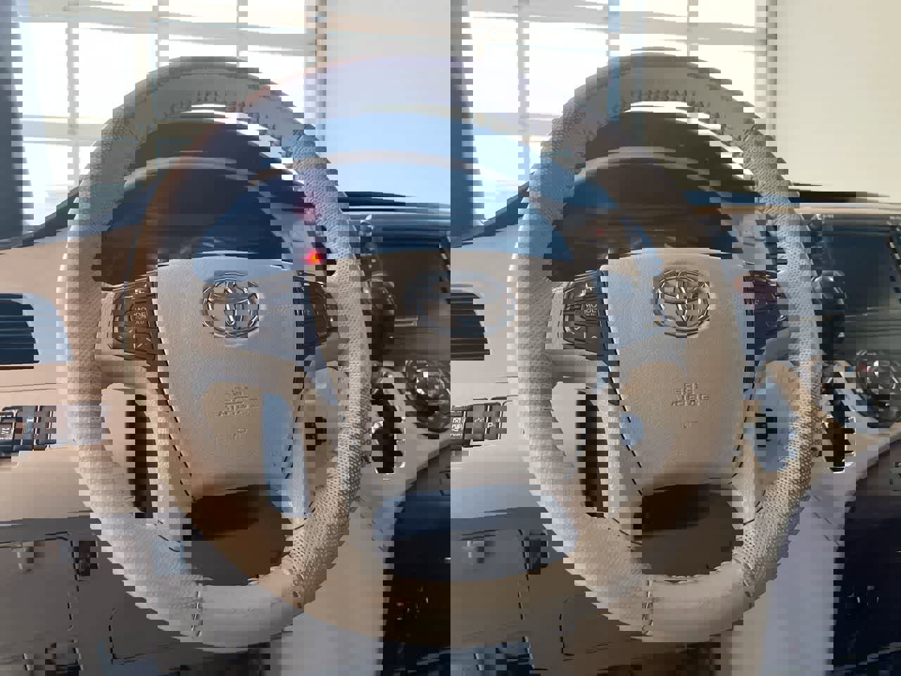 Used 2014 Toyota Sienna XLE w/ XLE Premium Package image 12