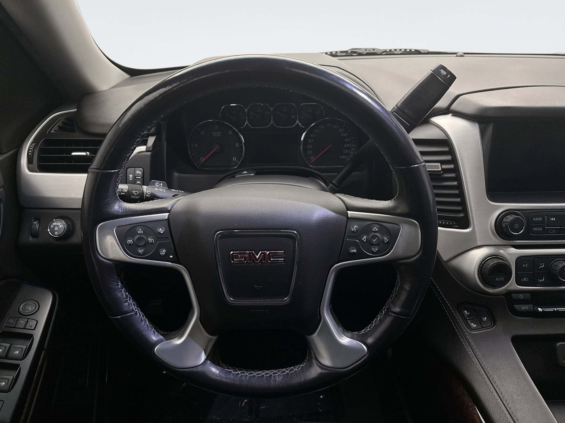 Used 2019 GMC Yukon SLT w/ Premium Edition AWD/4WD image 12