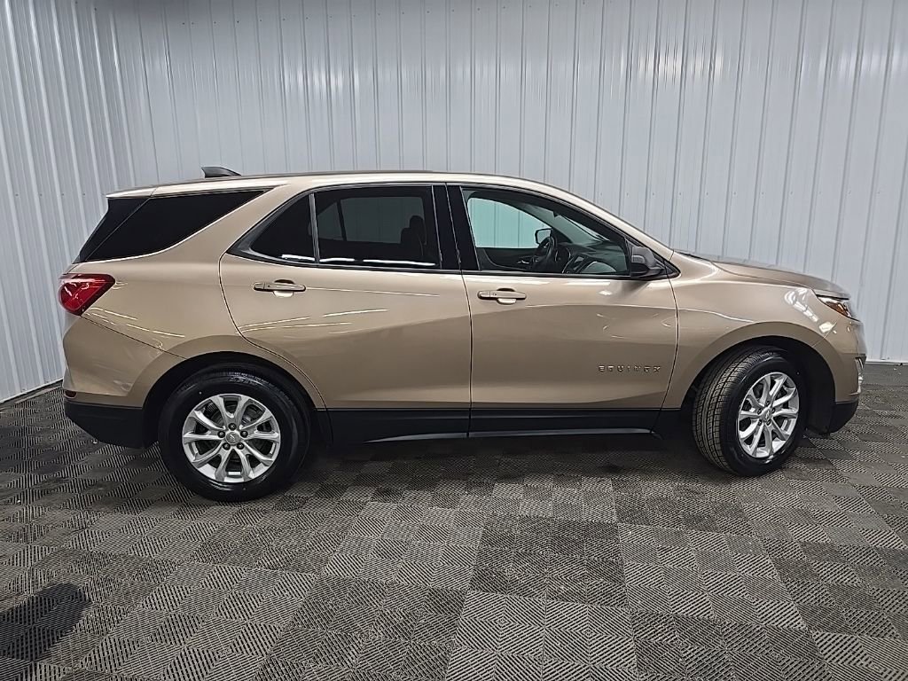 Used 2019 Chevrolet Equinox LS w/ LS Convenience Package image 2