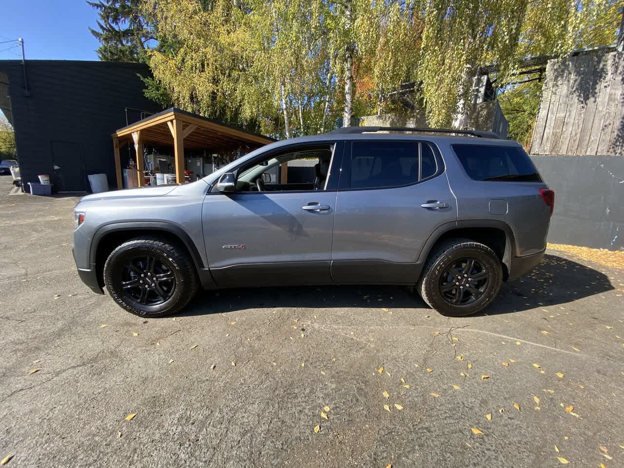 Used 2021 GMC Acadia AT4 w/ Technology Package AWD/4WD image 3