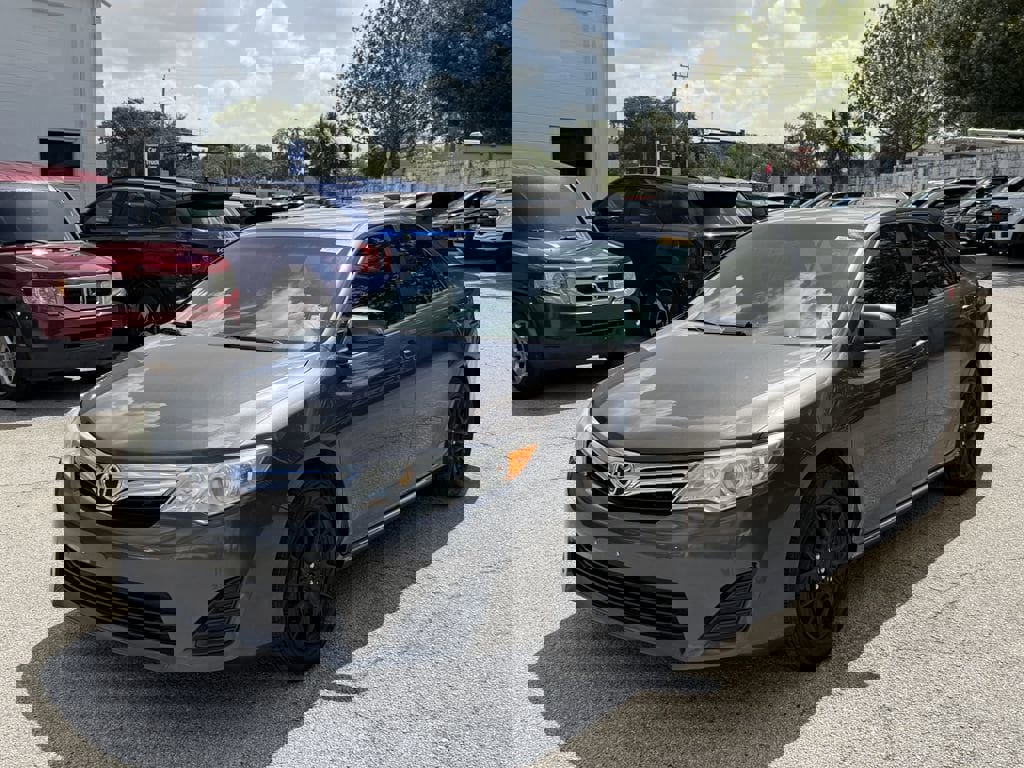 Used 2013 Toyota Camry LE image 11