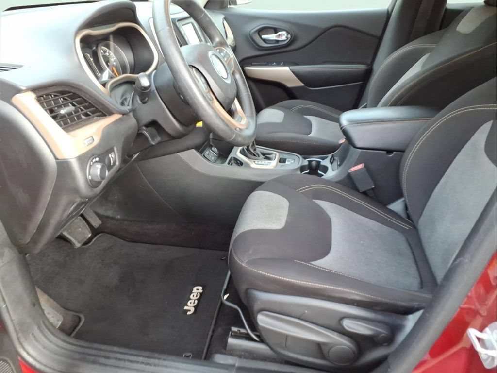 Used 2017 Jeep Cherokee Sport FWD image 20
