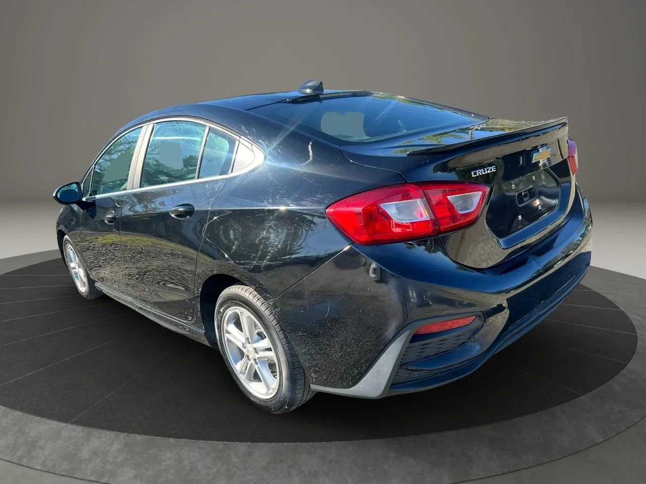 Used 2017 Chevrolet Cruze LT w/ Convenience Package FWD image 8