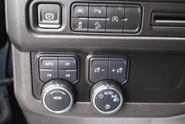 Used 2024 Chevrolet Tahoe Premier AWD/4WD image 16