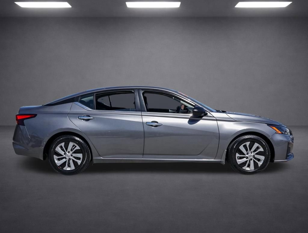 Used 2024 Nissan Altima 2.5 S image 3