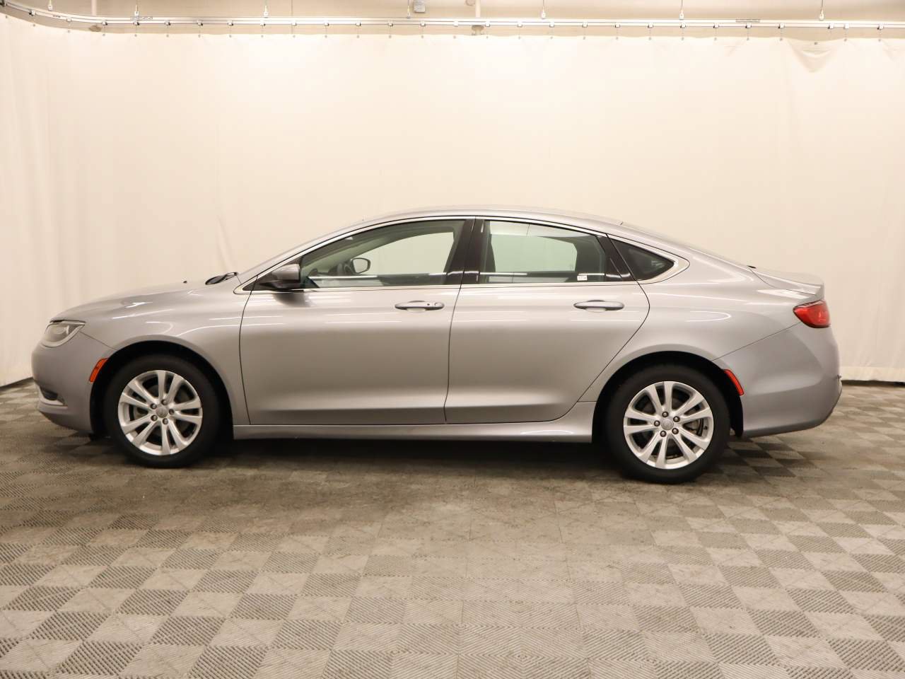 Used 2015 Chrysler 200 Limited FWD image 2