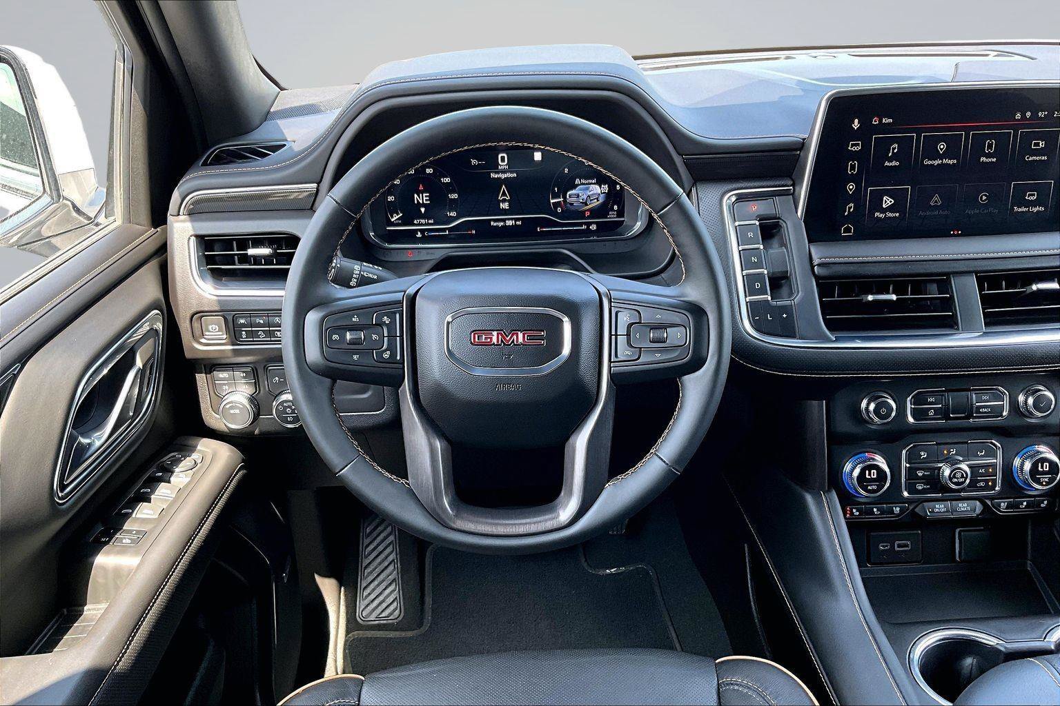 Used 2023 GMC Yukon XL AT4 w/ Technology Package AWD/4WD image 6