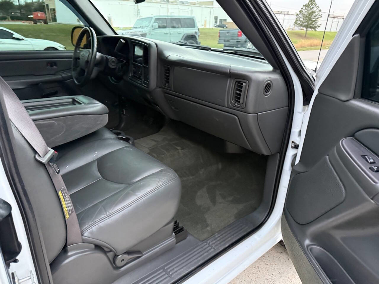 Used 2004 Chevrolet Silverado 1500 LS w/ Light Duty Power Package image 23