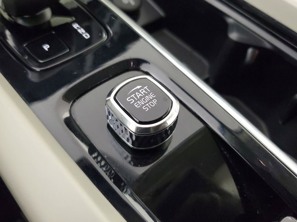 Used 2023 Volvo XC60 B5 Plus image 36