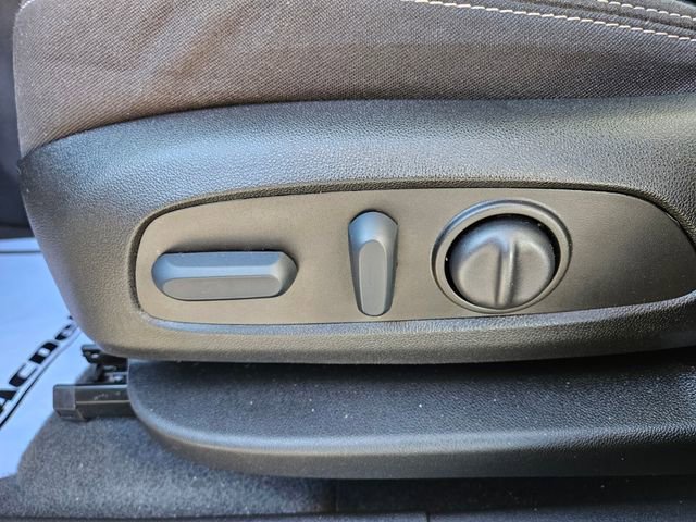 Used 2022 GMC Terrain SLE w/ Driver Convenience Package image 9