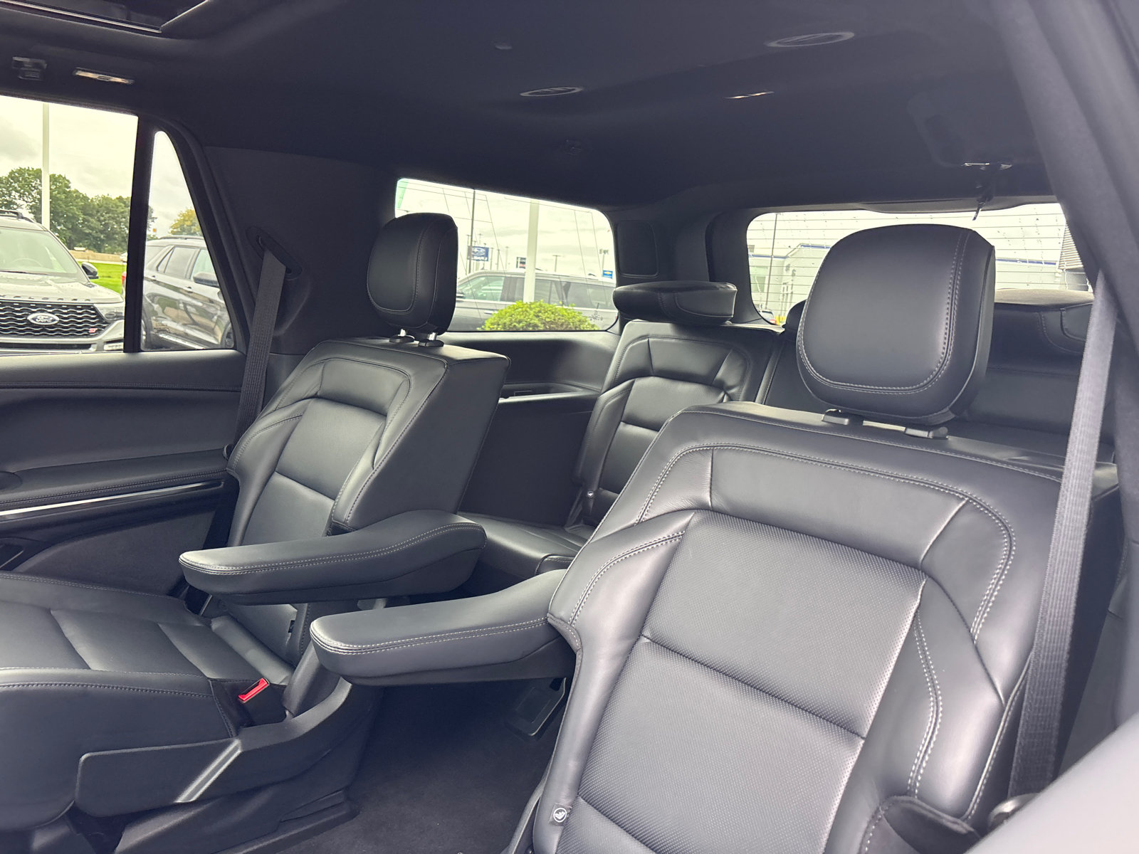New 2026 Lincoln Navigator Reserve w/ Jet Appearance Package AWD/4WD image 25