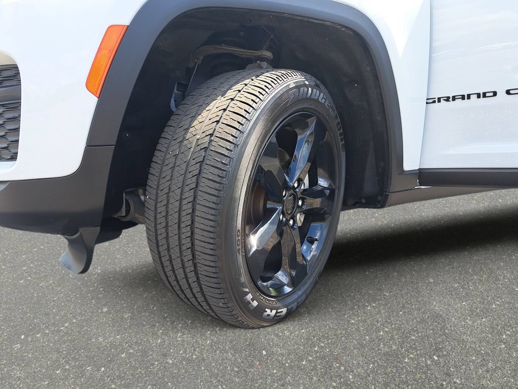 Certified 2024 Jeep Grand Cherokee Altitude AWD/4WD image 30