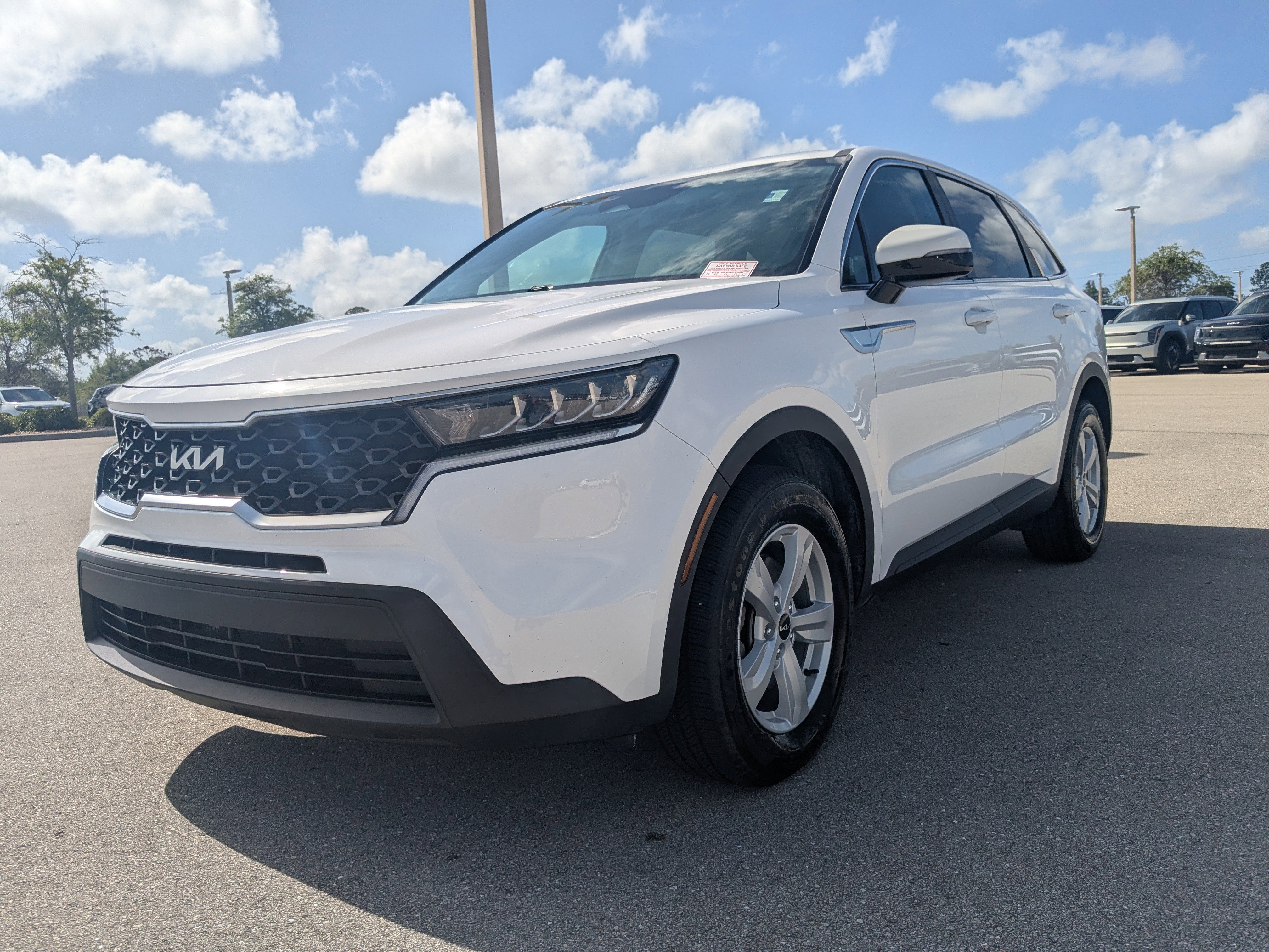 Used 2022 Kia Sorento LX image 9